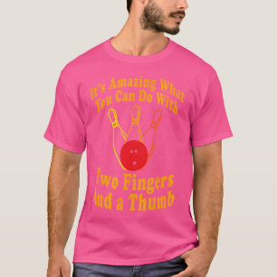 Grappige bowlingbal met twee vingers en een duim t-shirt