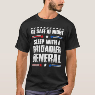Grappige brigadegeneraal, wees 's nachts veilig t-shirt