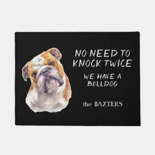 Grappige Bulldog hoeft niet twee keer op de deurma Deurmat
