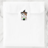 Grappige bulldog is een heks ronde sticker (Tas)