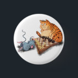 Grappige Button met kat en muis spelen schaken<br><div class="desc">Buttonnen met Kat en Muis Spelen Schaken Cartoon Tekenen Grappig Dier Comic Play - of Kiezen / Uw Unieke Tekst / Kleur toevoegen - Maak Uw Speciale Button Gift - Vergroot en verplaats of verwijder en voeg elementen / tekst met Maatwerk tool ! Tekening en ontwerp van MIGNED. Bekijk mijn...</div>
