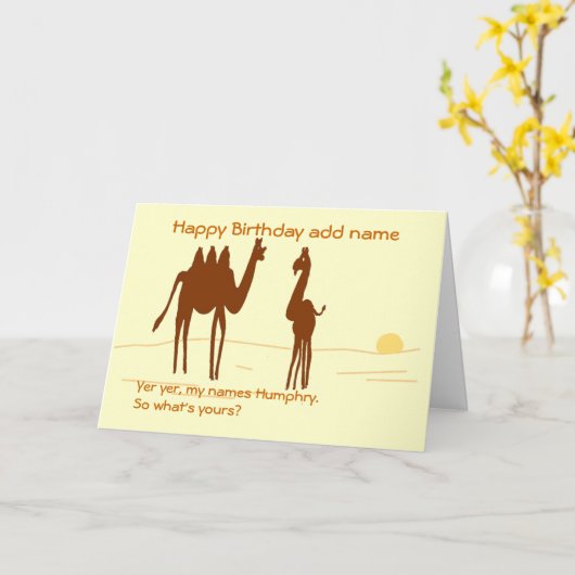 Grappige Camel Verjaardagskaart voeg voornaam toe. Kaart (Gele Bloem)