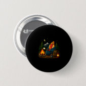 Grappige camping hotdog cartoon worstelende camper ronde button 5,7 cm (Voorkant /achterkant)