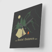 Grappige camping introvert vierkante klok (Hoek)