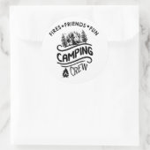 Grappige campingcrew slogan camper vrienden ronde sticker (Tas)