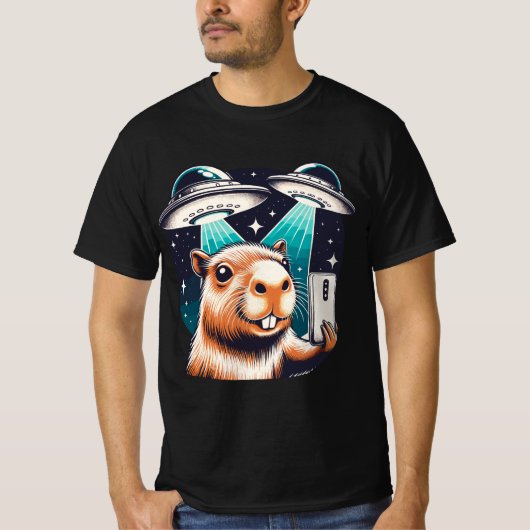Grappige Capybara, Capybara Selfie met UFO's T-shirt (Voorkant)