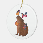 Grappige Capybara met Vlinder – Knagend Cute Dier Keramisch Ornament (Links)