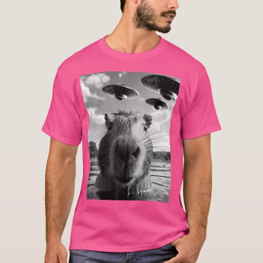 Grappige Capybara-selfie met buitenaardse UFO's T-shirt (Voorkant)