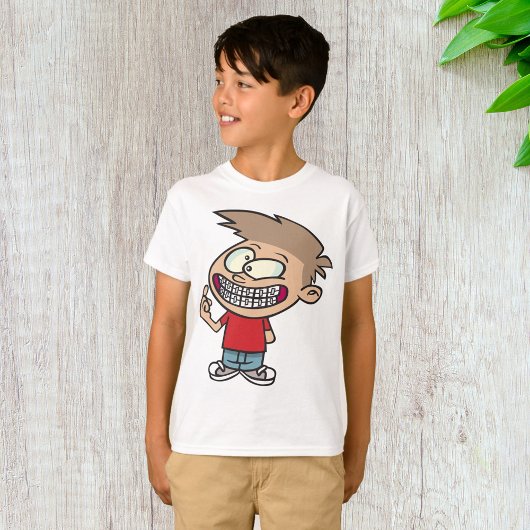 Grappige Cartoon Boy met Braces Smile T-shirt