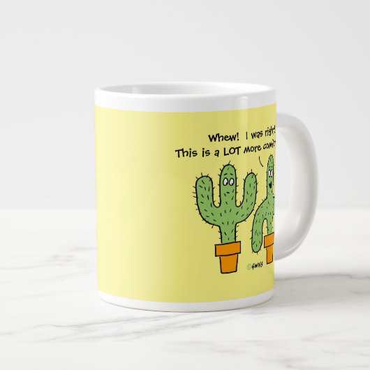 Grappige Cartoon Cactus in Pot Heldere Zonneschijn Grote Koffiekop (Voorkant rechts)