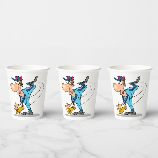 Grappige Cartoon honkbal werper gooien van een Fas Papieren Bekers