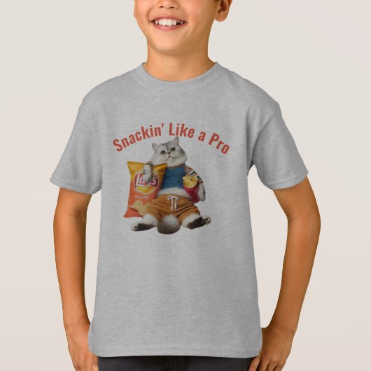 Grappige Cat Snackin' Like A Pro T-shirt (Voorkant)