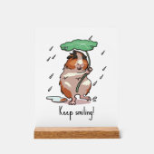 Grappige cavia houden glimlachende regen dansende acryl bord (Voorkant)