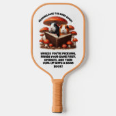 Grappige cavia's die onder rode paddenstoelen leze pickleball paddle (Achterkant)