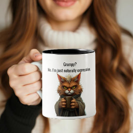 Grappige chagrijnige kat in een jurk en koffie tweekleurige koffiemok