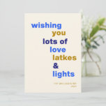 Grappige Chanoeka Love Latkes Lights Blauw Custom Feestdagenkaart<br><div class="desc">Vier het Festival of Lights met een glimlach met behulp van deze grappige Chanoeka-vakantiekaart, met de speelse uitdrukking Love Lakes and Lights op een vrolijke blauwe achtergrond. en vol feestvreugde, deze kaart is ideaal voor het delen van vakantievreugde met een humoristische twist. Of je nu warme wensen naar familie of...</div>