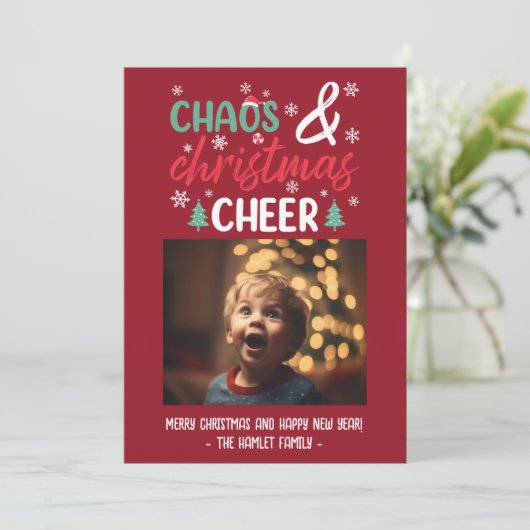 Grappige Chaos en Kerstmis Cheer Feestdagenkaart (Staand voorkant)