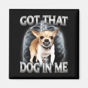Grappige chihuahua heeft die hond in hondenliefheb magneet