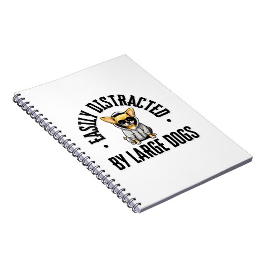 Grappige Chihuahua hond gemakkelijk afgeleid door Notitieboek (Rechterzijde)