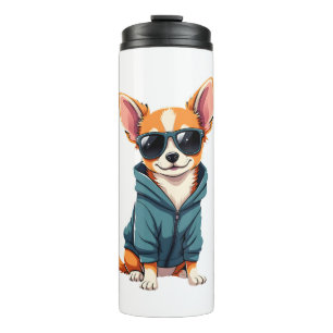 Grappige Chihuahua-hond gemakkelijk afgeleid door  Thermosbeker