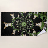 Grappige Chihuahua-hond Schattige Lichtbruine Witt Strandlaken (Voorkant)