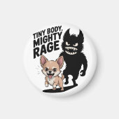 Grappige Chihuahua hond "Tiny Body, Mighty Rage" Magneet (Voorkant)