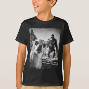 Grappige Chihuahua Selfie Met Bigfoot Sasquatch Cr T-shirt