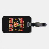 Grappige chili liefhebbende brandweerman op zoek n bagagelabel (Achterkant horizontaal)