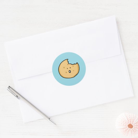 Grappige Cookie Cartoon met Bite Ronde Sticker (Envelop)