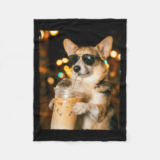 Grappige Corgi-hond drinkt ijskoffie Mannen Vrouwe Fleece Deken