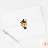 Grappige corgi hond is een heks ronde sticker (Envelop)