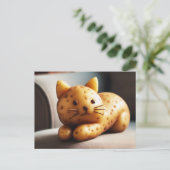 Grappige Couch Potato Cat Lounges op de bank Briefkaart (Staand voorkant)