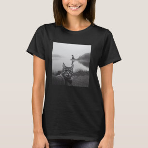 Grappige Cryptid Humor Kat Selfie Met Nessie Loch  T-shirt