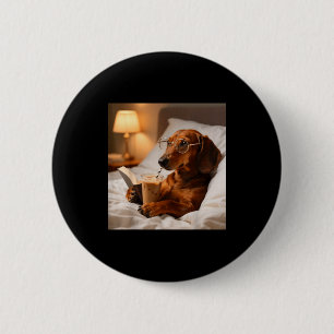 Grappige dachshund die ijskoude koffie drinkt humo ronde button 5,7 cm