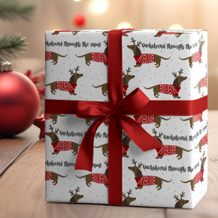 Grappige Dachshund Door de Sneeuw Kerstmis Cadeaupapier