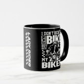 Grappige dame rijder Ik rijd niet mijn eigen fiets Mok (Voorkant rechts)