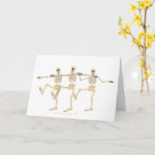 Grappige Dansende Skeletten Halloween Cartoon Kaart (Gele Bloem)