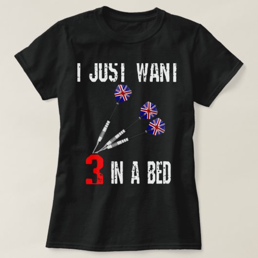 Grappige darts 3 in een bed saucy grap dart speler t-shirt (Design voorkant)