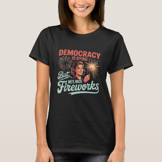 Grappige democratie gaat dood, maar hé mooi vuurwe t-shirt (Voorkant)