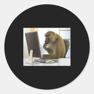 Grappige Denkende Aap Meme Kantoor Nieuwsgierige A Ronde Sticker