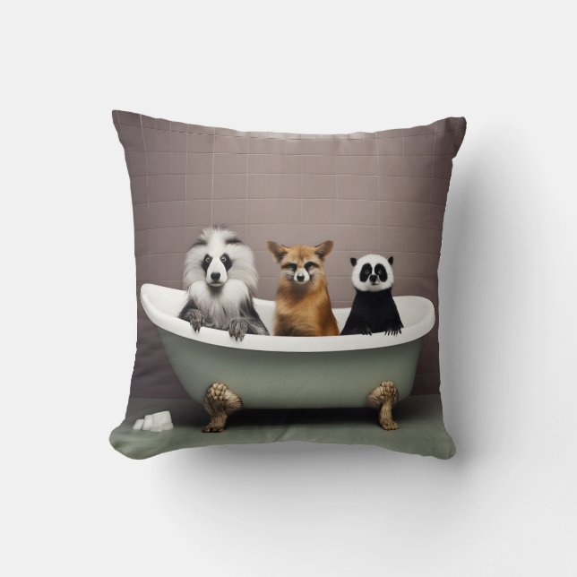 Grappige dieren zitten in bad in badkamer kussen (Voorkant)