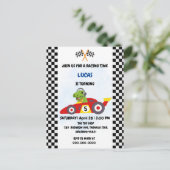 Grappige Dinosaur raceauto jongen spel Verjaardags Uitnodiging Briefkaart (Staand voorkant)