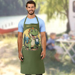 Grappige dinosaurus camping buiten chef-kok gepers schort<br><div class="desc">Creëer Een uniek gepersonaliseerd schort als cadeau voor kampeerliefhebbers. Het bevat een grappige cartoonachtige dinosaurus die buiten koffie drink. Het is een perfect cadeau-idee voor diegenen die houden van kamperen, wandelen, backpacken, outdoor avonturen in bergen en bossen, road trips en het bezoeken van nationale parken. De tekst van de sjabloon...</div>