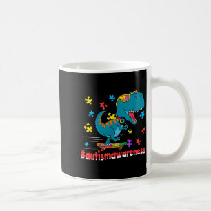 Grappige dinosaurus skateboarden autisme bewustzij koffiemok