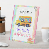 Grappige dinosaurus Terug naar school Bus Rainbow  Reclamebord Met Voetstuk (Insitu)