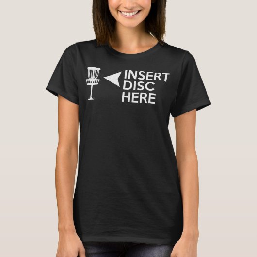 Grappige Disc Golf Insert Disc hier T-shirt (Voorkant)
