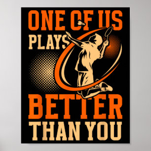 Grappige Dminton speler Een van ons speelt beter d Poster