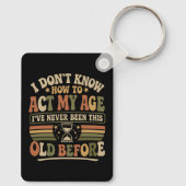 Grappige "Doe Mijn Leeftijd" Retro Sarcastische Qu Sleutelhanger (Achterkant)