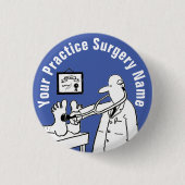 Grappige dokter met stethoscoop. artsenpraktijk ronde button 3,2 cm (Voorkant)