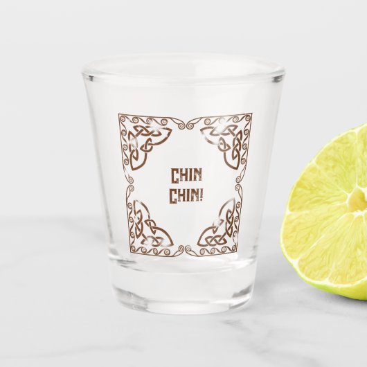 Grappige Dranken Chin Chin! Voeg de tekst toe Kelt Shot Glas (Voorkant)